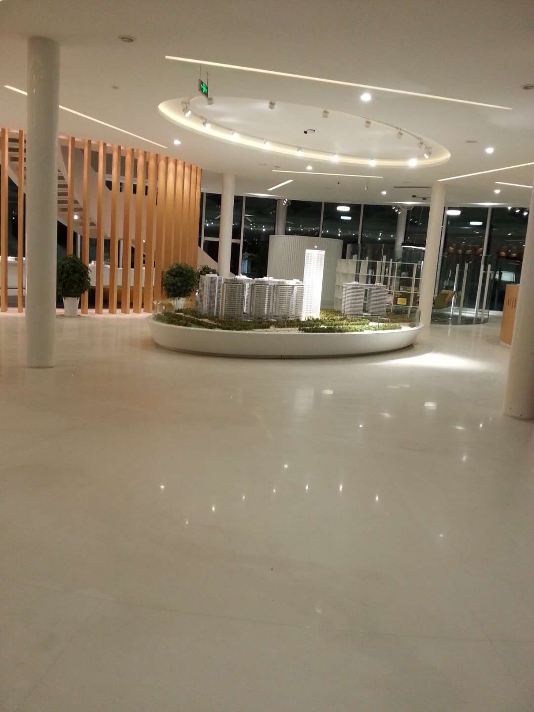 金刚砂固化地坪施工2