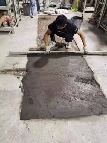 水泥破损地面修复施工